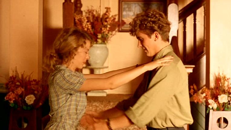 THE DELINQUENTS. CHARLIE SCHLATTER EN EL PAPEL DE BROWNIE Y KYLIE MINOGUE EN EL DE LOLA