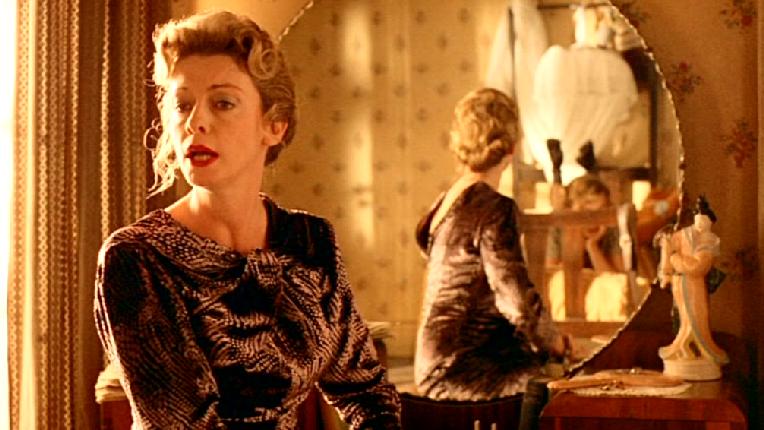 THE DELINQUENTS. CHARLIE SCHLATTER EN EL PAPEL DE BROWNIE Y KYLIE MINOGUE EN EL DE LOLA