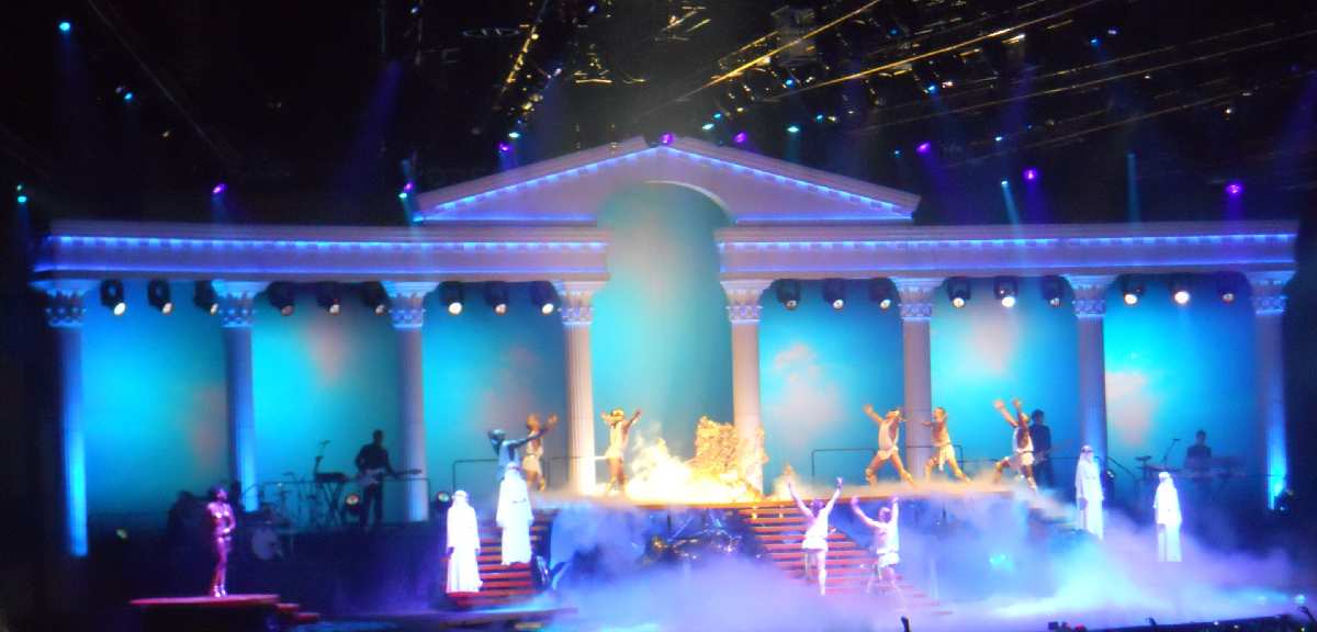 KYLIE MINOGUE. APHRODITE. LES FOLIES