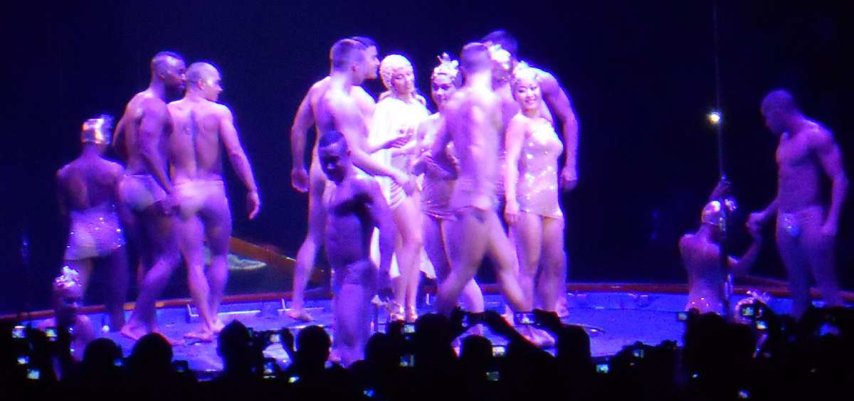 KYLIE MINOGUE. APHRODITE. LES FOLIES