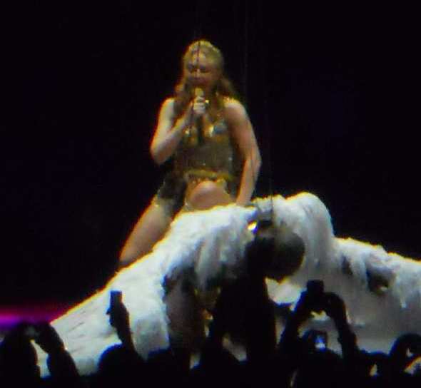 KYLIE MINOGUE. APHRODITE. LES FOLIES