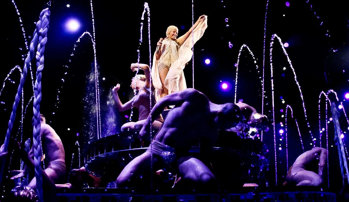 KYLIE MINOGUE. APHRODITE. LES FOLIES