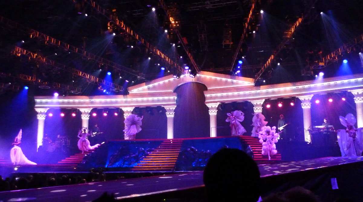 KYLIE MINOGUE. APHRODITE. LES FOLIES