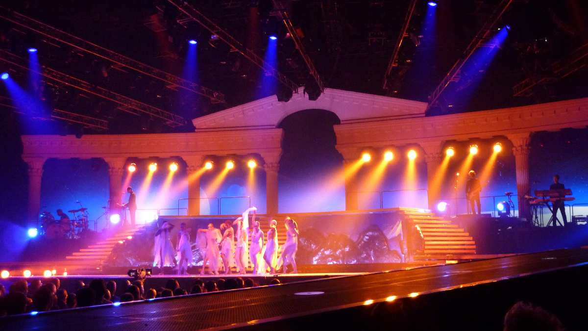 KYLIE MINOGUE. APHRODITE. LES FOLIES