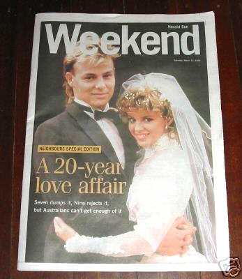 KYLIE MINOGUE 20 ANIVERSARIO DE LA SERIE NEIGHBOURS