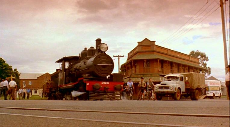 THE DELINQUENTS. CHARLIE SCHLATTER EN EL PAPEL DE BROWNIE Y KYLIE MINOGUE EN EL DE LOLA