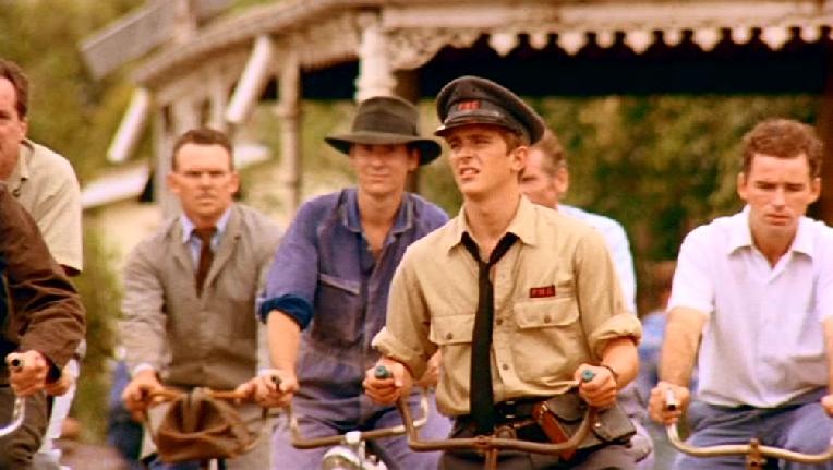 THE DELINQUENTS. CHARLIE SCHLATTER EN EL PAPEL DE BROWNIE Y KYLIE MINOGUE EN EL DE LOLA