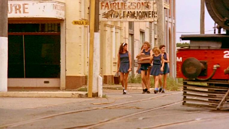 THE DELINQUENTS. CHARLIE SCHLATTER EN EL PAPEL DE BROWNIE Y KYLIE MINOGUE EN EL DE LOLA