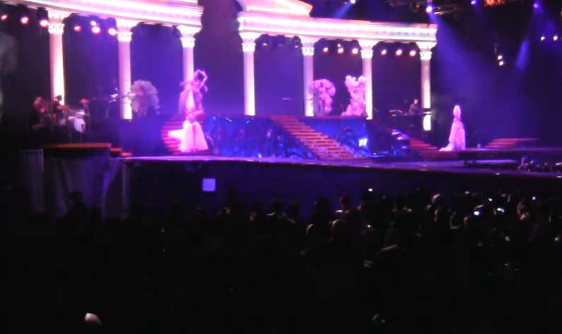 KYLIE MINOGUE. APHRODITE. LES FOLIES