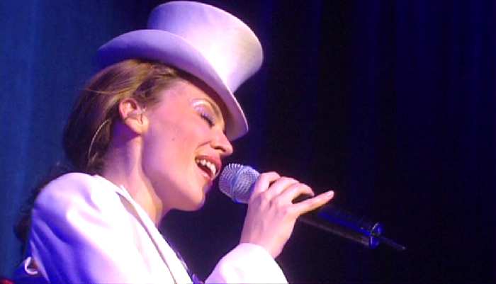 KYLIE MINOGUE 'I SHOULD BE SO LUCKY' LIVE IN SIDNEY