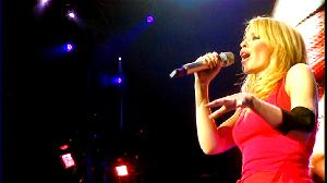 KYLIE MINOGUE BODY LANGUGE