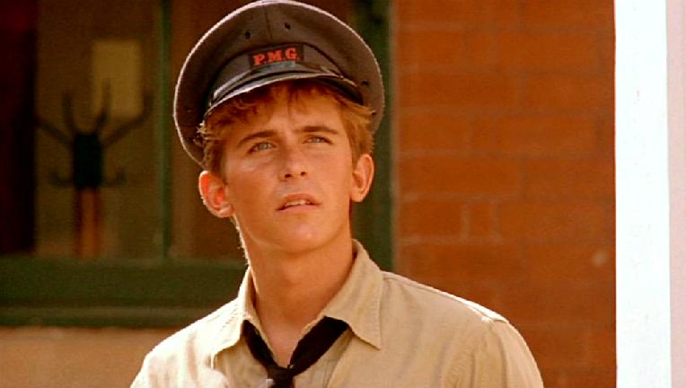THE DELINQUENTS. CHARLIE SCHLATTER EN EL PAPEL DE BROWNIE Y KYLIE MINOGUE EN EL DE LOLA