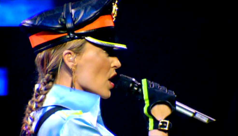 KYLIE MINOGUE 'CONFIDE IN ME' FROM LIVE IN MANCHESTER 2002