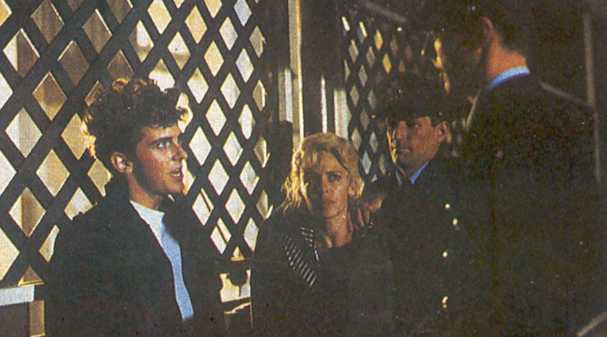 THE DELINQUENTS. CHARLIE SCHLATTER EN EL PAPEL DE BROWNIE Y KYLIE MINOGUE EN EL DE LOLA