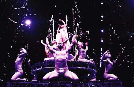 KYLIE MINOGUE. APHRODITE. LES FOLIES 3D