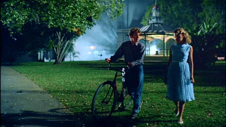 THE DELINQUENTS. CHARLIE SCHLATTER EN EL PAPEL DE BROWNIE Y KYLIE MINOGUE EN EL DE LOLA