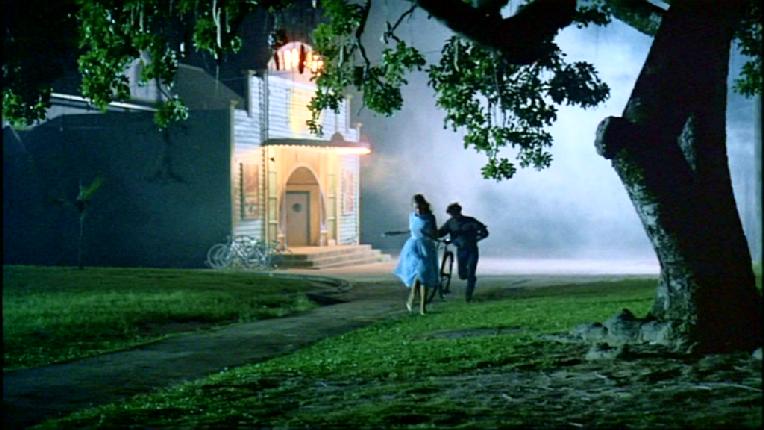 THE DELINQUENTS. CHARLIE SCHLATTER EN EL PAPEL DE BROWNIE Y KYLIE MINOGUE EN EL DE LOLA