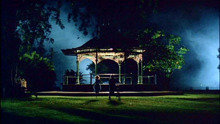 THE DELINQUENTS. CHARLIE SCHLATTER EN EL PAPEL DE BROWNIE Y KYLIE MINOGUE EN EL DE LOLA