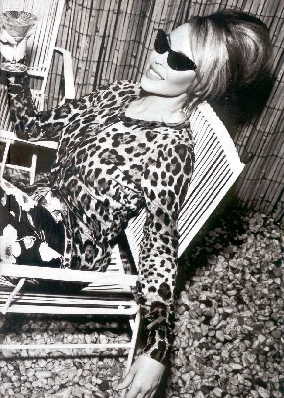 KYLIE MINOGUE. GLAMOUR BRITISH