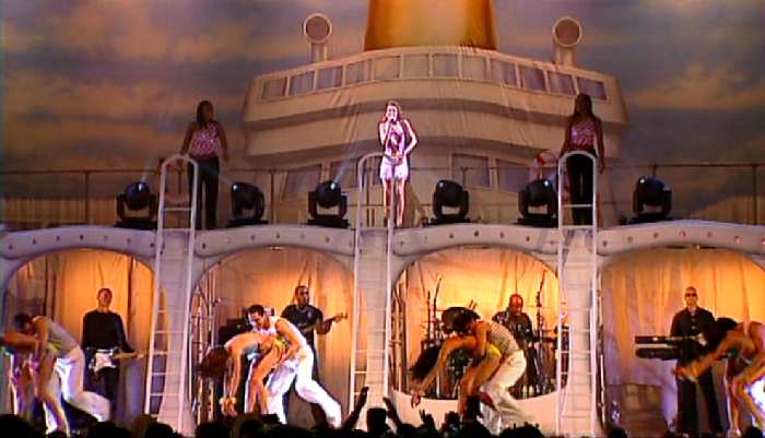 KYLIE MINOGUE 'HANDS ON YOUR HEART' LIVE IN SIDNEY