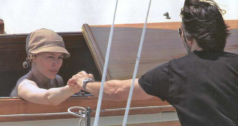 KYLIE MINOGUE EN HELLO 884