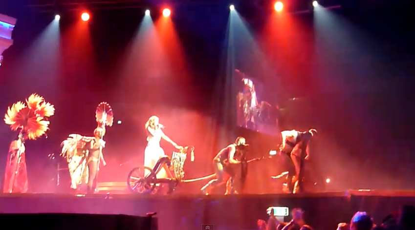 KYLIE MINOGUE. APHRODITE. LES FOLIES