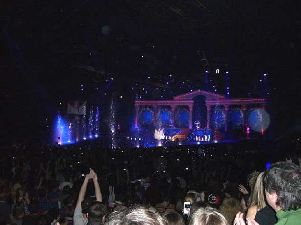 KYLIE MINOGUE. APHRODITE. LES FOLIES