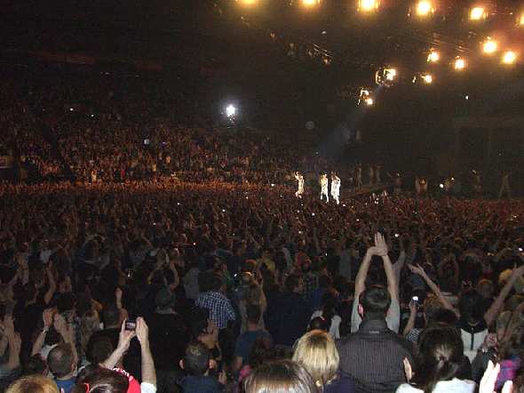 KYLIE MINOGUE. APHRODITE. LES FOLIES