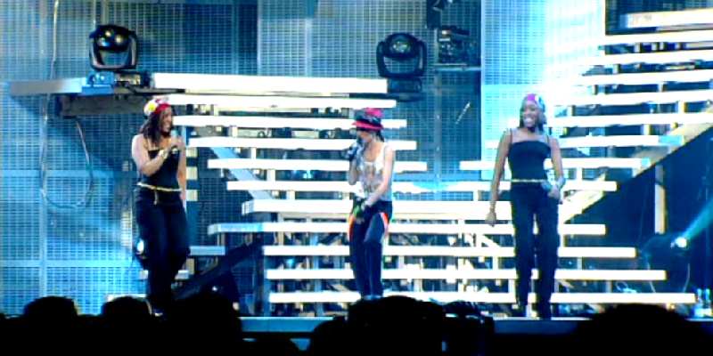 KYLIE MINOGUE 'KIDS' FROM LIVE IN MANCHESTER 2002