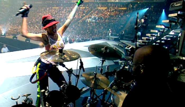 KYLIE MINOGUE 'KIDS' FROM LIVE IN MANCHESTER 2002