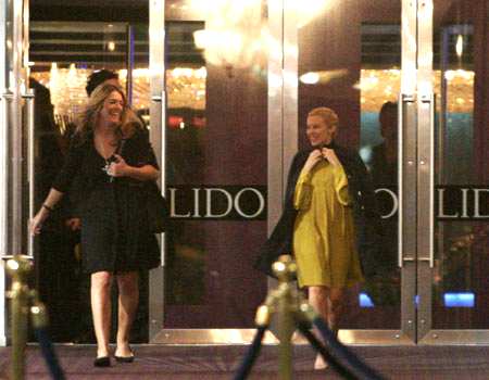 KYLIE MINOGUE EN PARIS