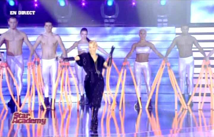 KYLIE MINOGUE. TWO HEARTS