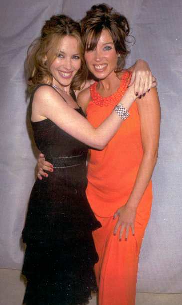 KYLIE MINOGUE Y DANNII MINOGUE EN LA REVISTA OK