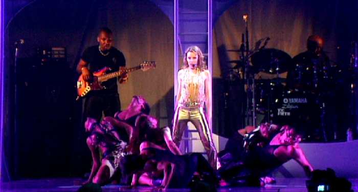 KYLIE MINOGUE 'SHOCKED' LIVE IN SIDNEY