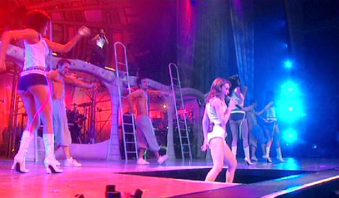 KYLIE MINOGUE 'SPINING AROUND' LIVE IN SIDNEY