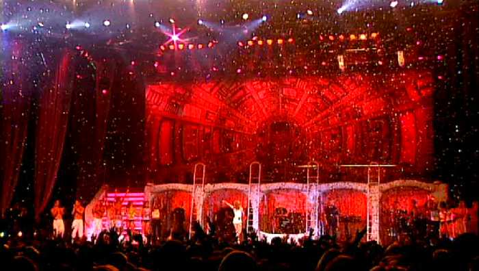 KYLIE MINOGUE 'SPINING AROUND' LIVE IN SIDNEY