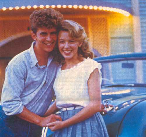 THE DELINQUENTS. CHARLIE SCHLATTER EN EL PAPEL DE BROWNIE Y KYLIE MINOGUE EN EL DE LOLA