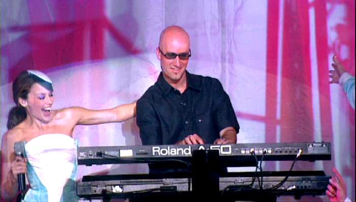 KYLIE MINOGUE 'WHAT DO I HAVE TO DO' LIVE IN SIDNEY